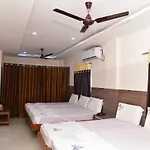 Pickurstay@V Grand Inn