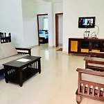 Truelife - Srs Residency - 2Bhk Ac Apartments For Families - 10 Minutes To Alipiri Gate By Direct Flyover - Walk To Ps4 Pure Veg Restaurant - Fast Wifi, Kitchen, Android Tv - 250 Jio Channels - Easy Access To Airport, Railway Station And To All Templ
