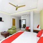 Sai Golden Rooms
