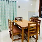 Truelife - 3Bhk Ac Apartments For Large Family - Best Location - Direct Flyover To Alipiri Gate - Walk To Ps4 Veg Restaurant - Modular Kitchen - Super Fast Wifi - Android Tv - 250 Jio Channels - Easy Access To All Temples - Top Service With Lots Of L