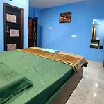 Rushitha Home Stay-Ac Rooms-Free Wifi-Flat Tv- Kitchen-Door Service-Near To Alipiri