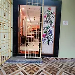 Rushitha Home Stay-Ac Rooms-Free Wifi-Flat Tv- Kitchen-Door Service-Near To Alipiri