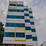 Oyo Flagship 28216 Raajas Grand