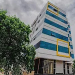 Oyo Flagship 28216 Raajas Grand