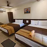 Hotel Dkr Grand