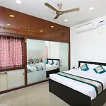 Oyo 10701 Moukthi Apartment