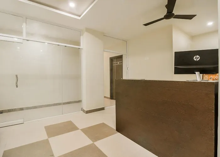 Oyo Flagship 28216 Raajas Grand