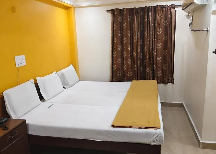 Hotel Sahasra - Opposite To Srinivasam Complex And Walkable Distance From Bus Station