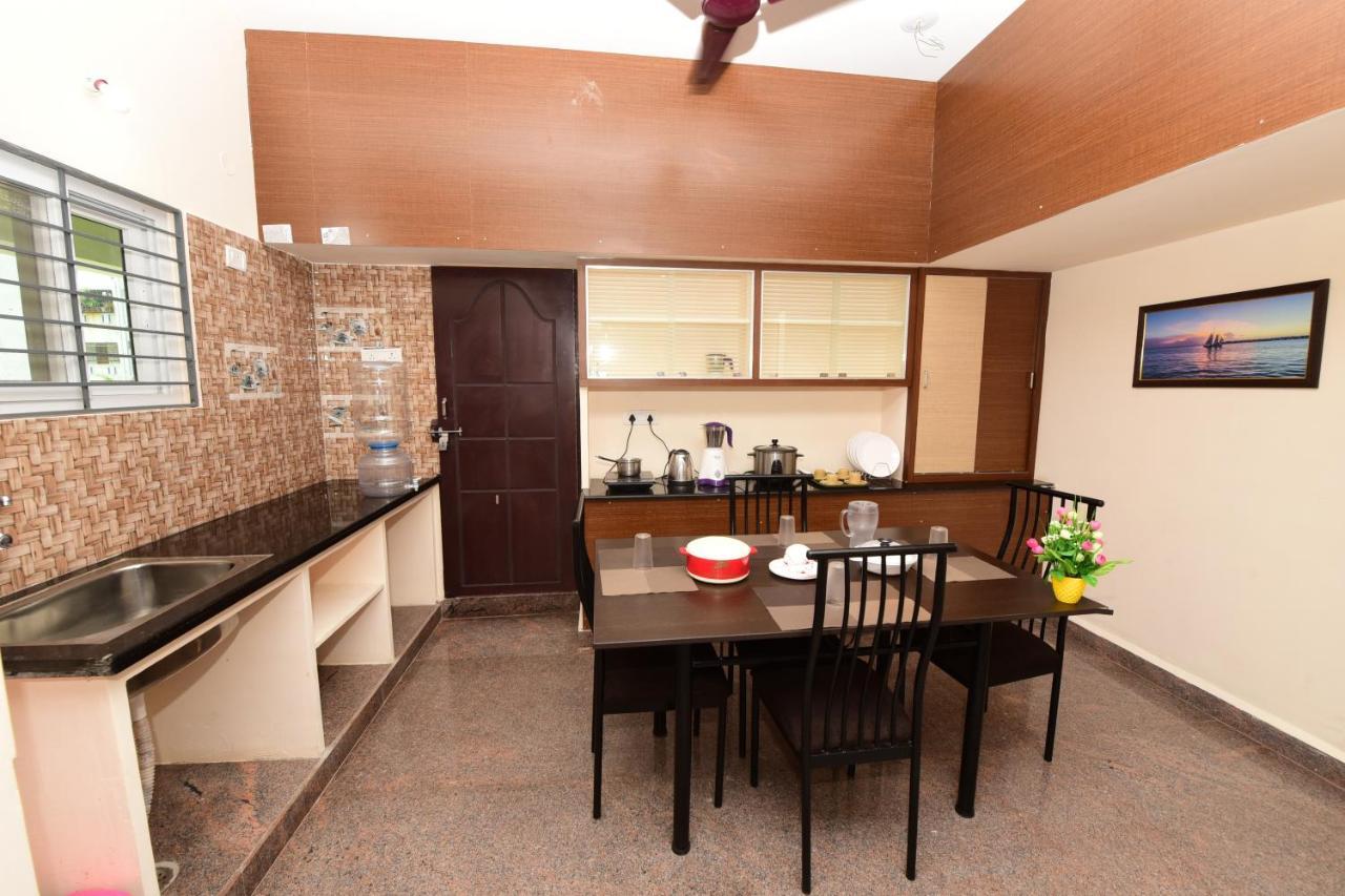 Sree Service Apartment *