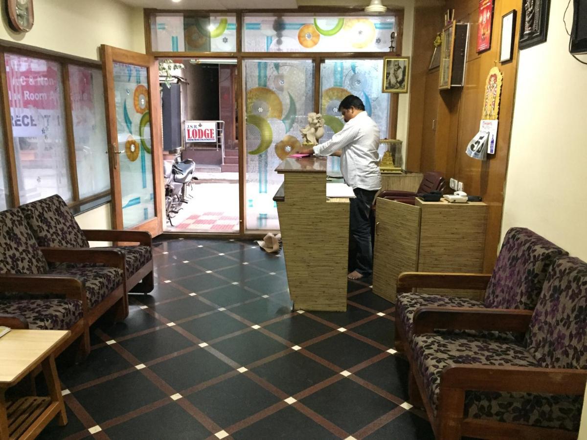 Suprabath Towers Hotel 2*
