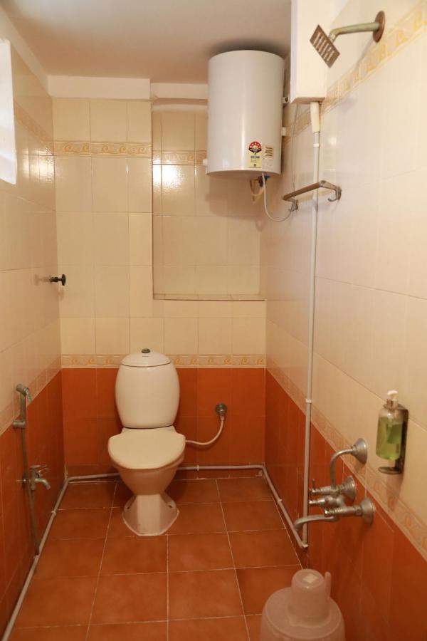 Sravanthy Love hotel