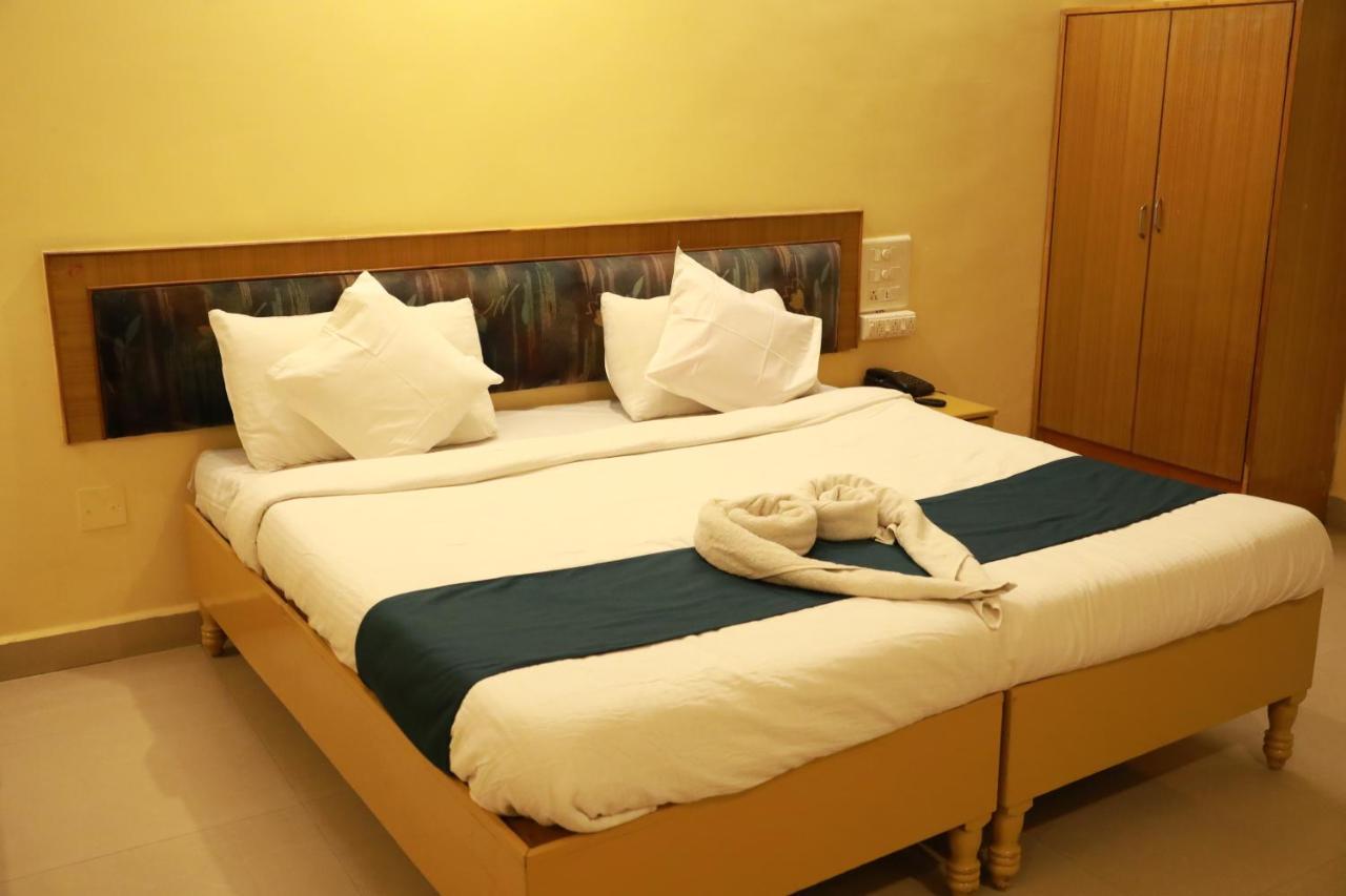 Sravanthy Love hotel