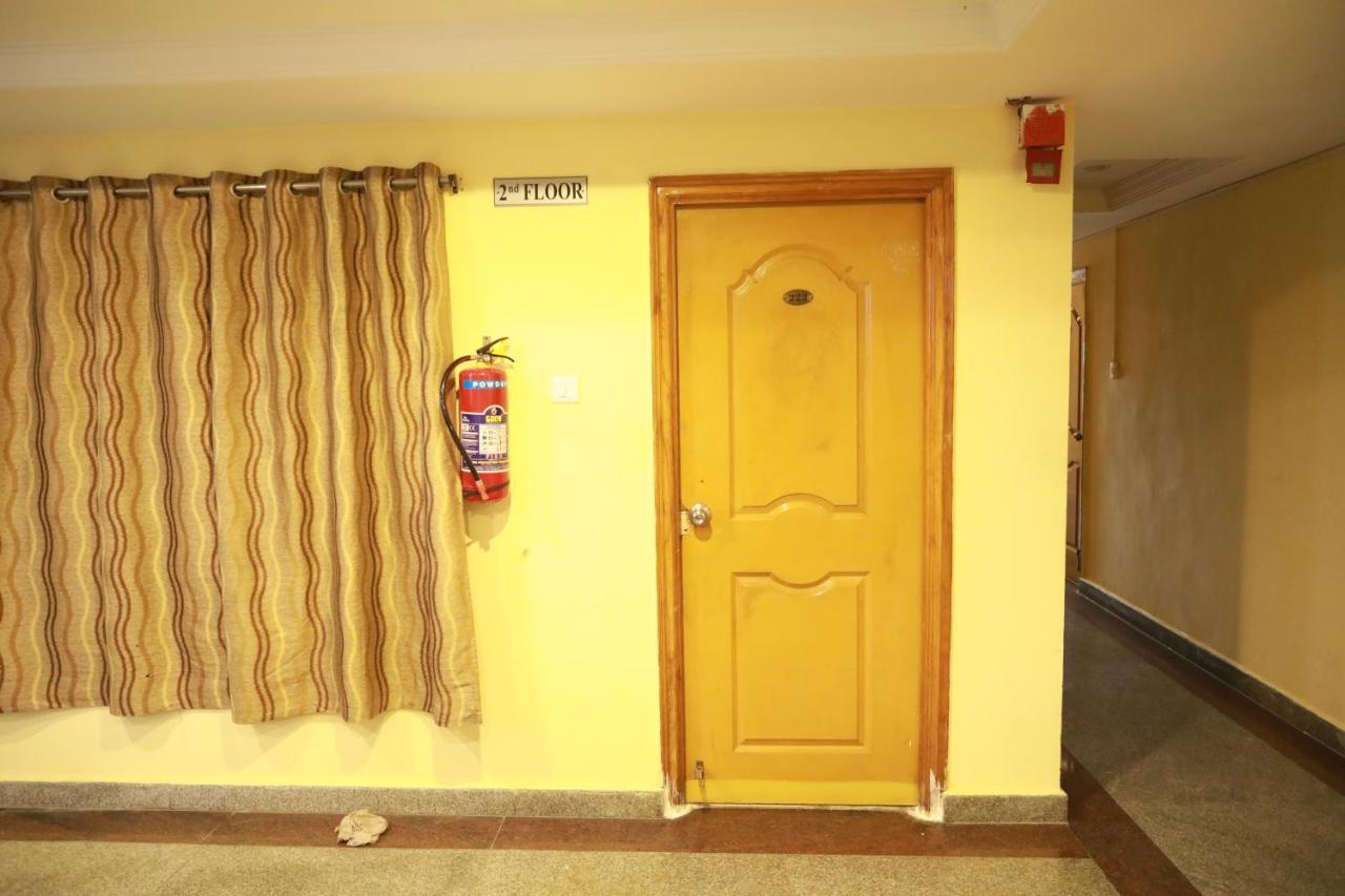 Love hotel Sravanthy