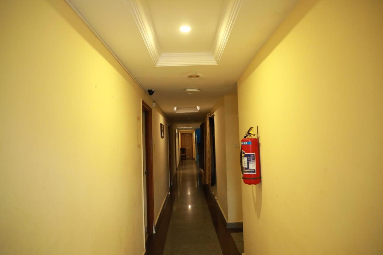 Love hotel Sravanthy 2*