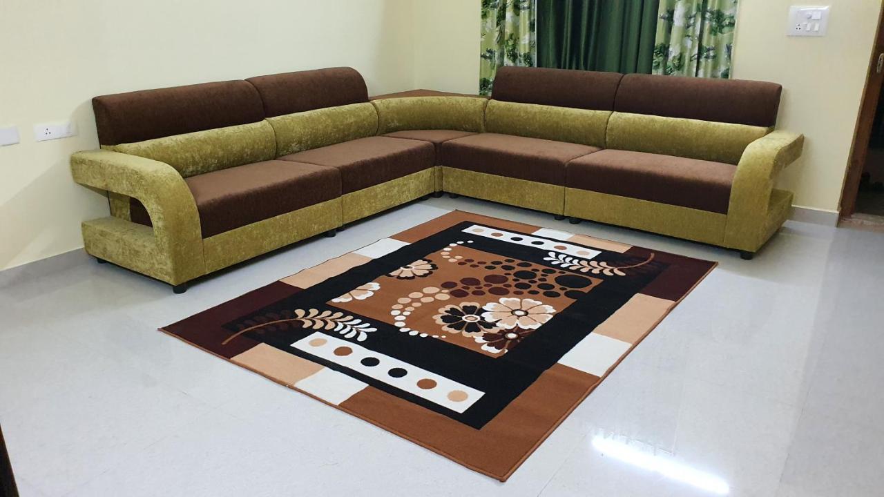 Homestay: 2bhk Family With Ac Near Alipiri Apartment