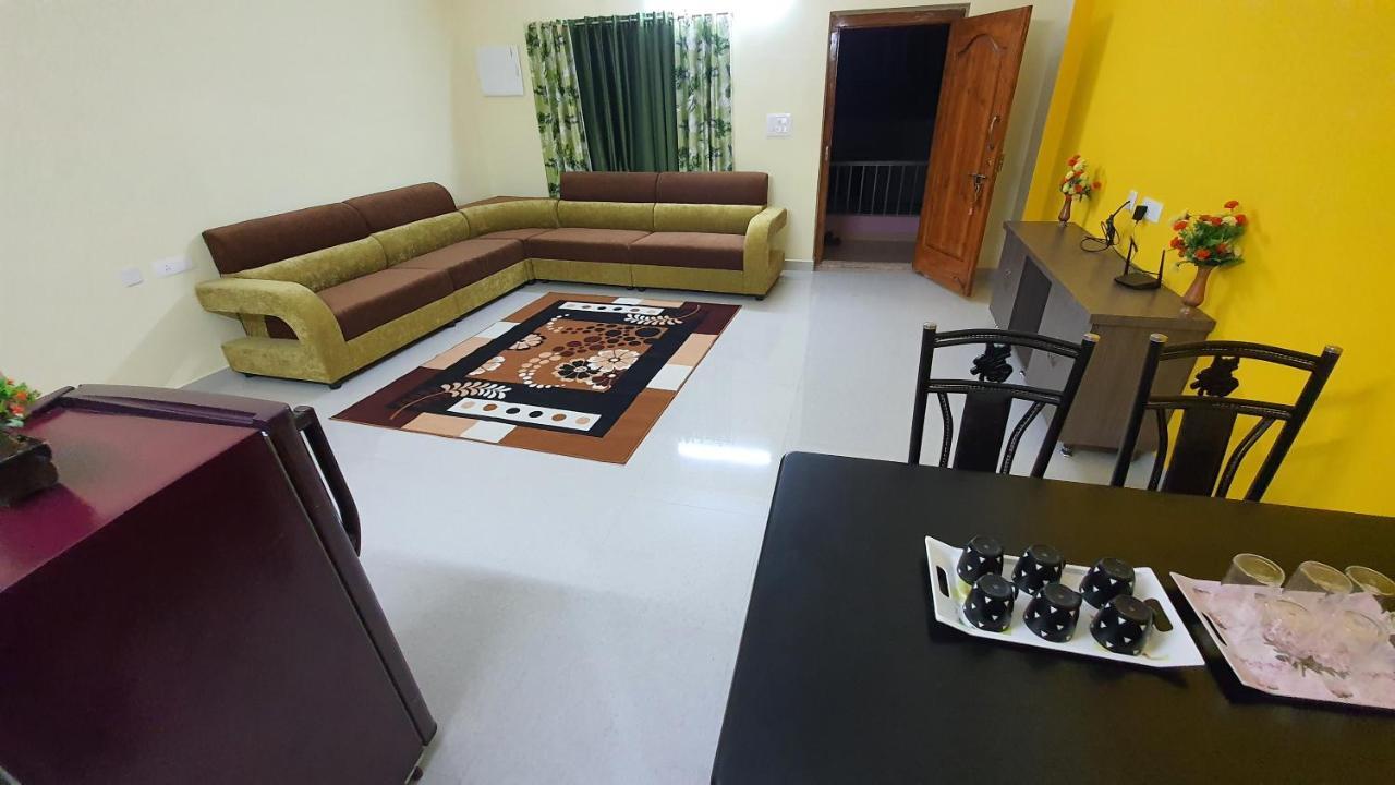 Homestay: 2bhk Family With Ac Near Alipiri Apartment *