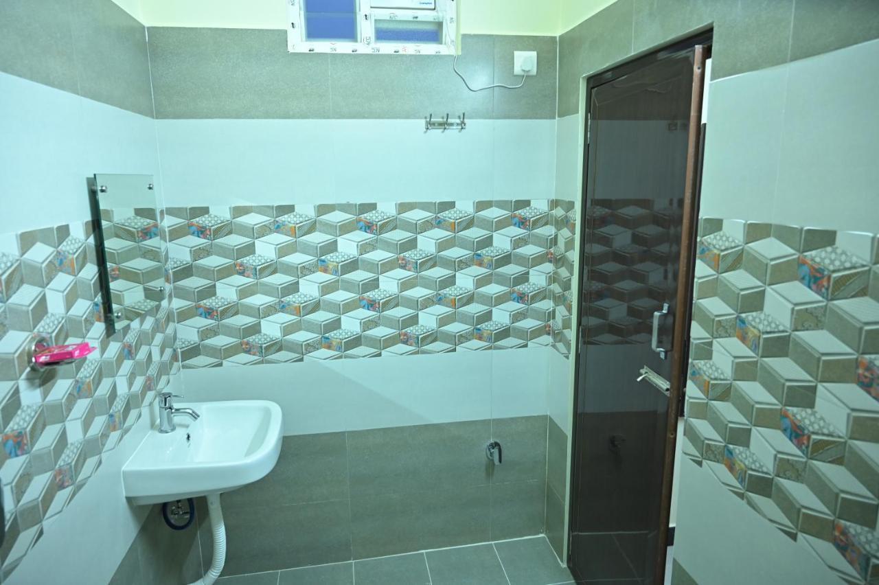 Hotel Treebo Sripadha Residency Alipiri Road