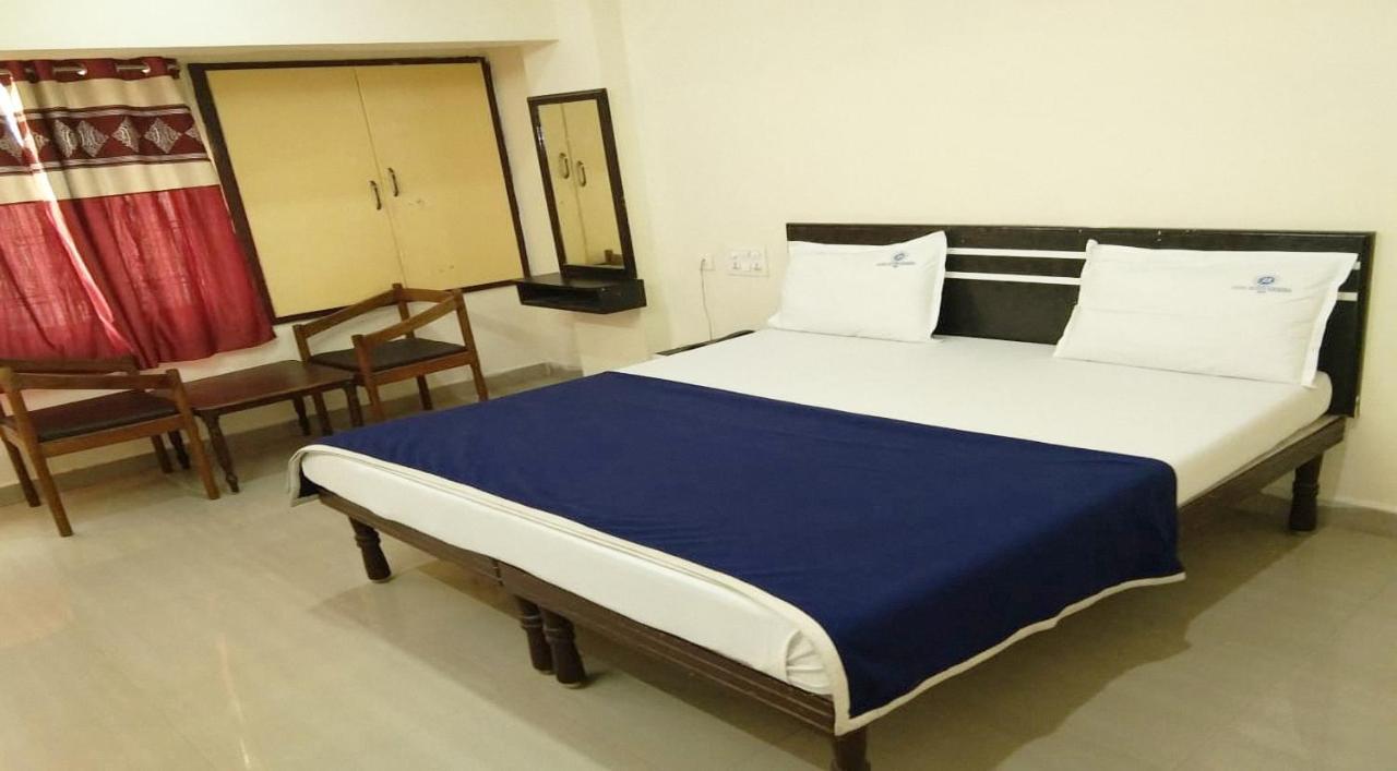 Nithin Krishna Tirupati, Opp Vishnu Nivasam, Walkable Distance From Railway Station 2*
