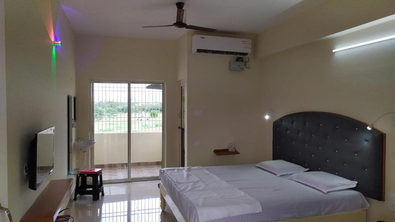 Srinivasa Hotel Tirupati