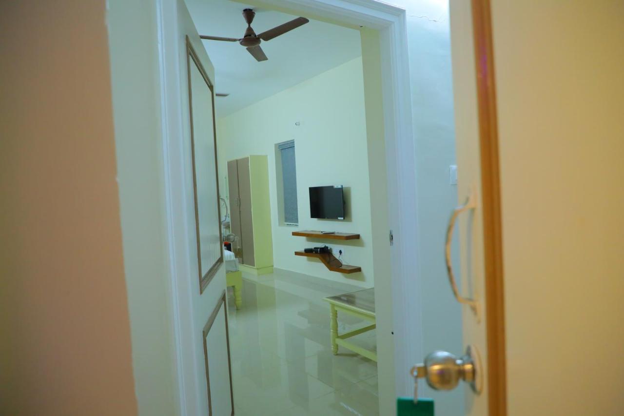 Srinivasa Hotel *