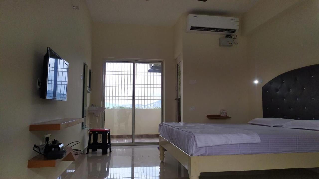 Srinivasa Hotel