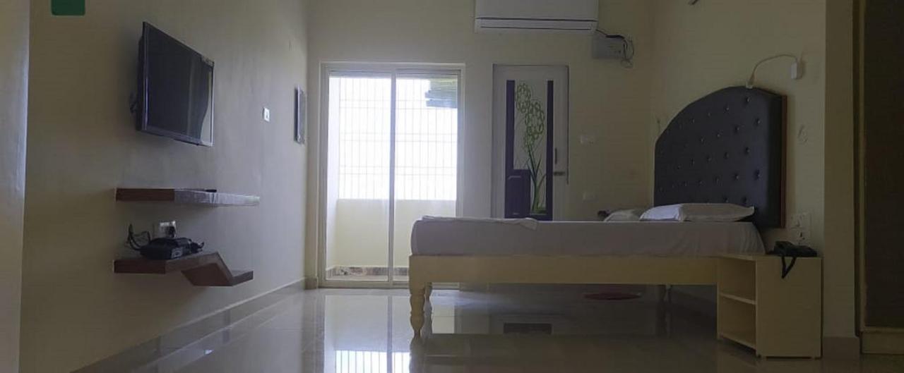 Srinivasa Hotel