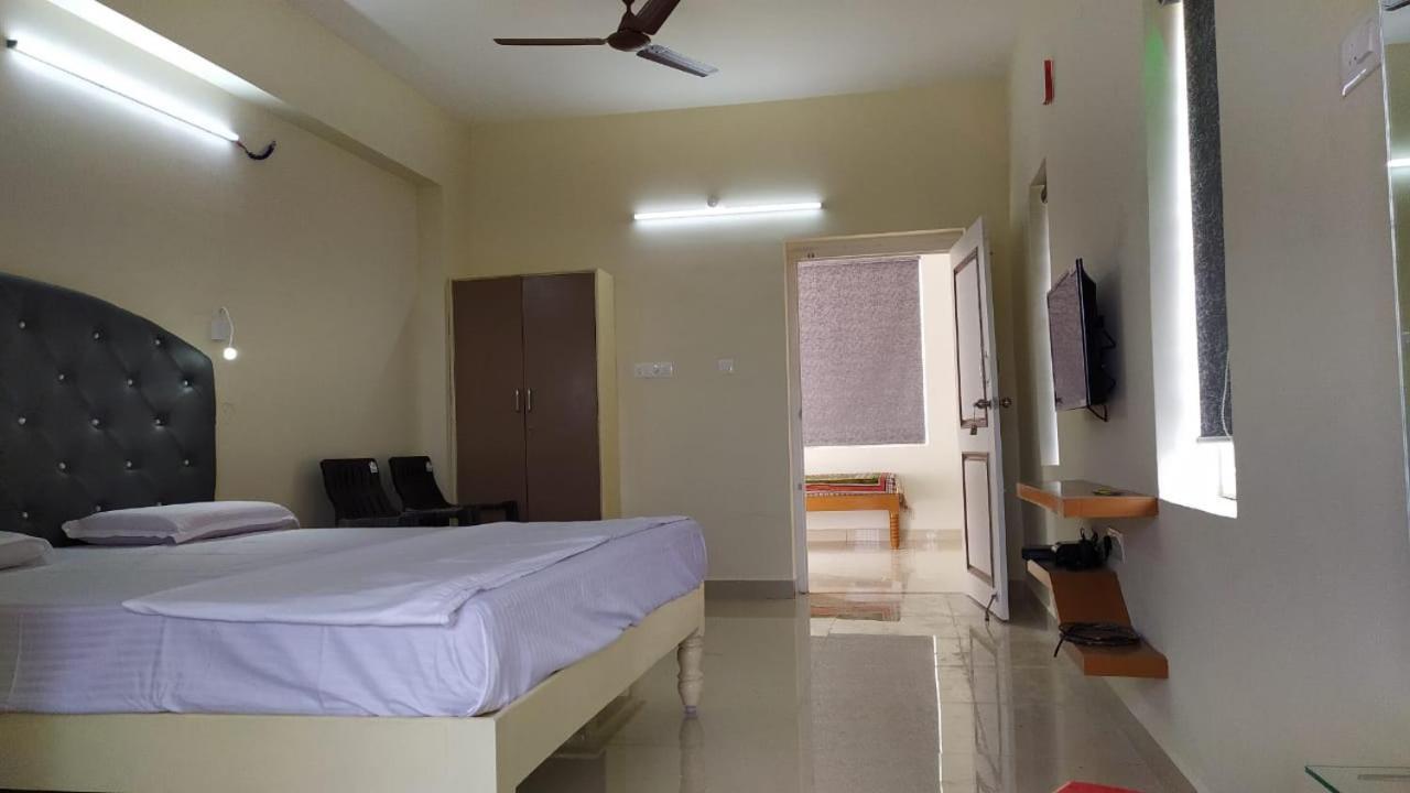 Srinivasa Hotel Tirupati