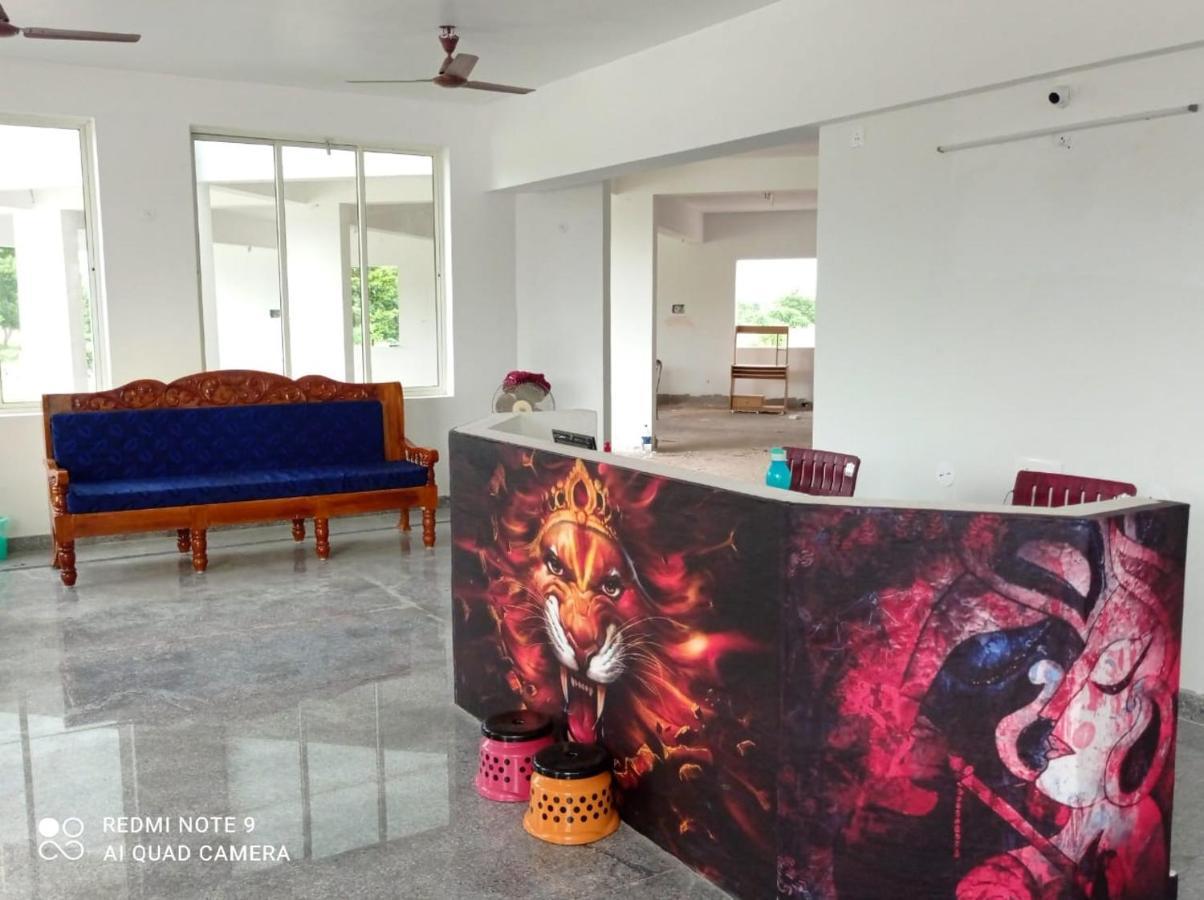 Srinivasa Hotel