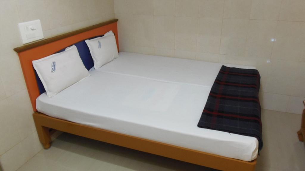 Kvr Deluxe Residency Lodge