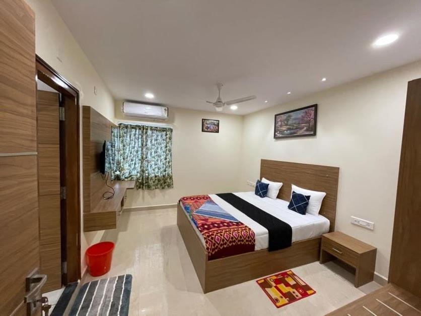 Srilakshmitulasiresidency Hotel 2*