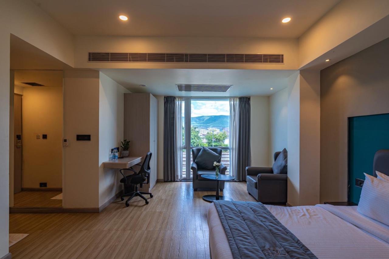 Republic Hotel 3*