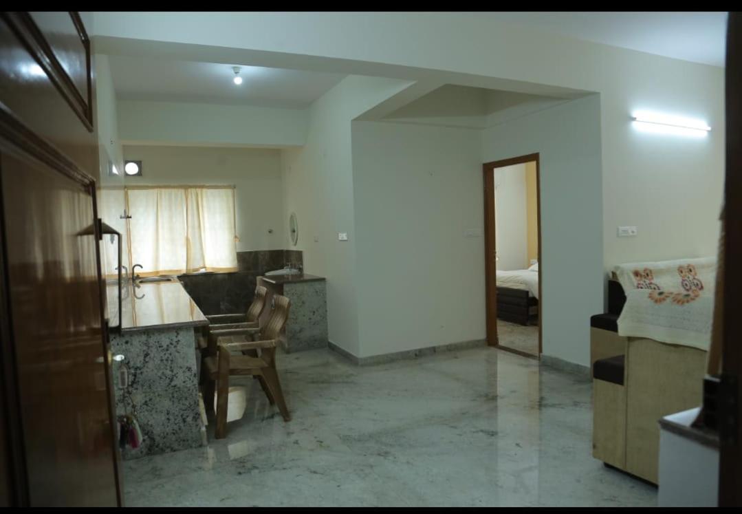 S V Apartment *