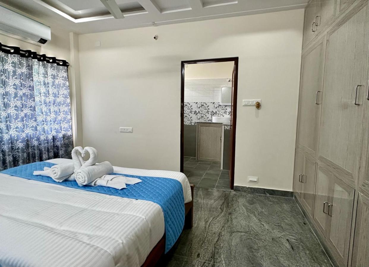 Truelife - Bhavya Manor - Breakfast - 2500 Sft Modern Homes For Family Stay - Garden With Flowers - Tirumala Mountain View - Fast Wifi - Peaceful Location - Many Restaurants Nearby - Large Hall, Ac Bedrooms, Kitchen - Android Tv - 250 Jio Channels