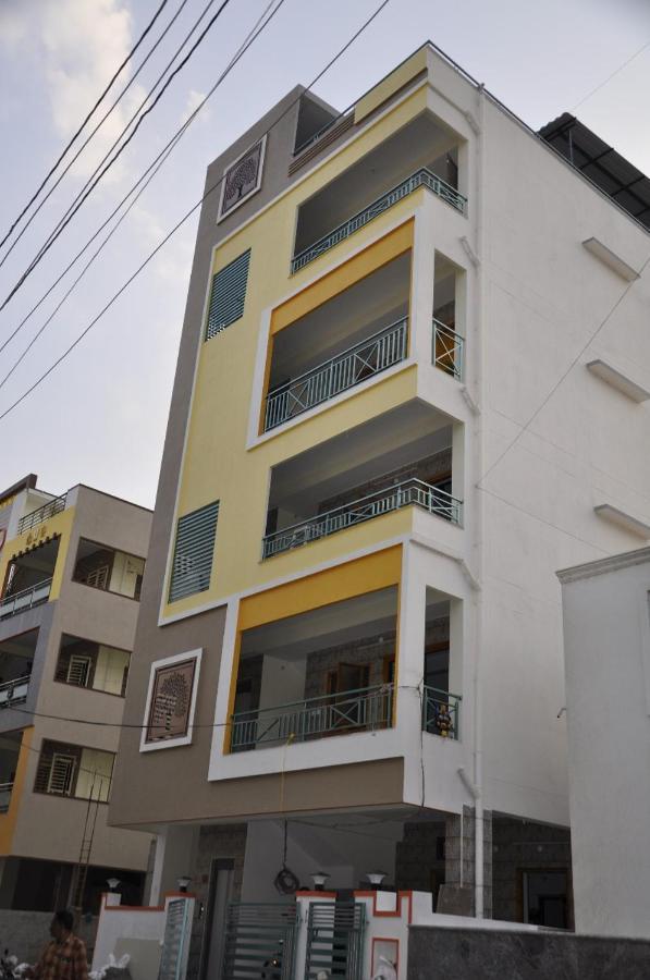 Maanas Apartment *