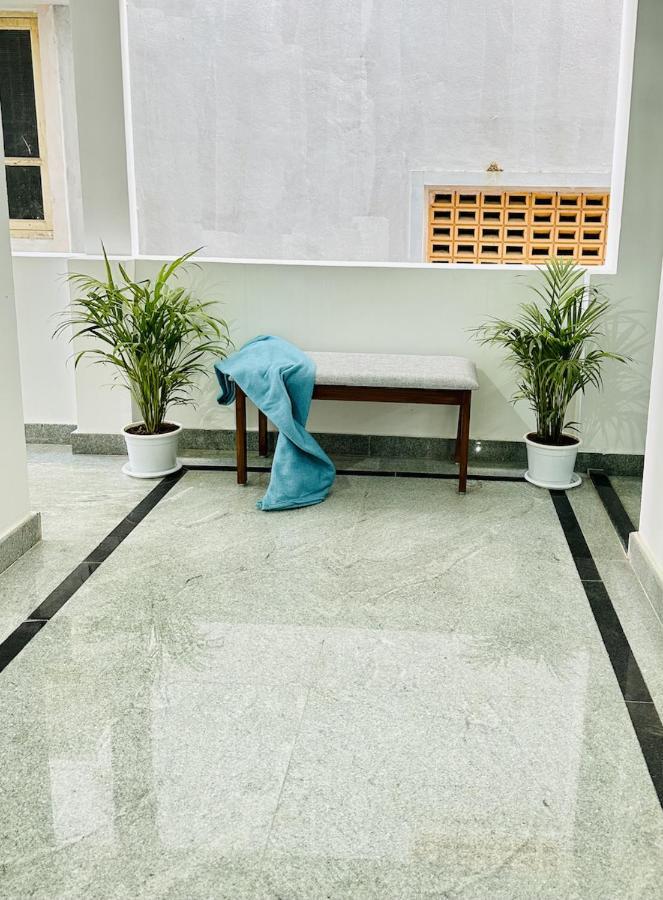 Homestay: Luxury Ac With Fast Wi-fi Near Temples Apartment Tirupati