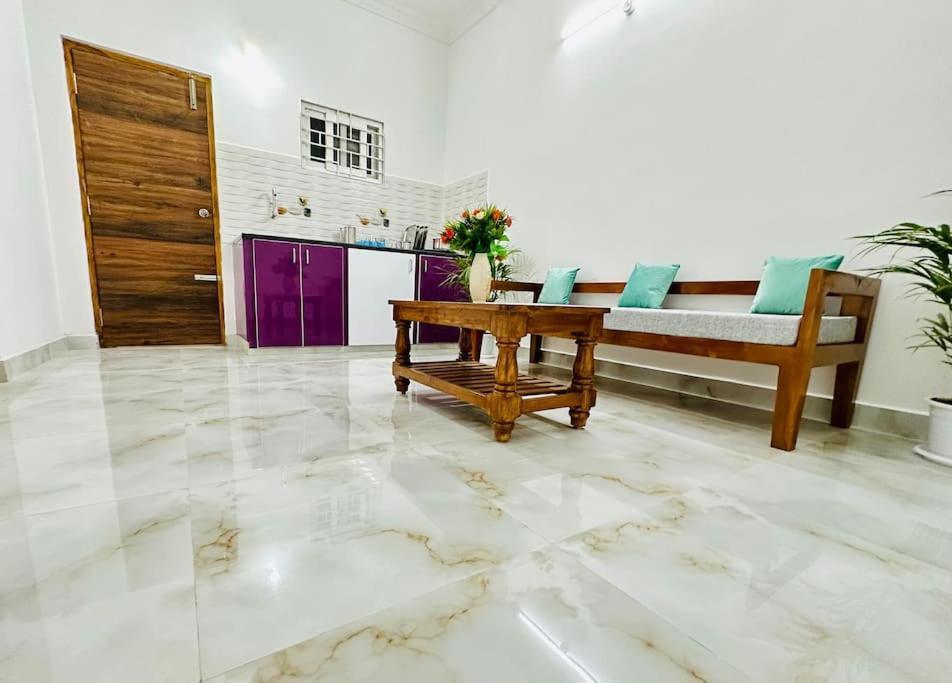 Homestay: Luxury Ac With Fast Wi-fi Near Temples Apartment *