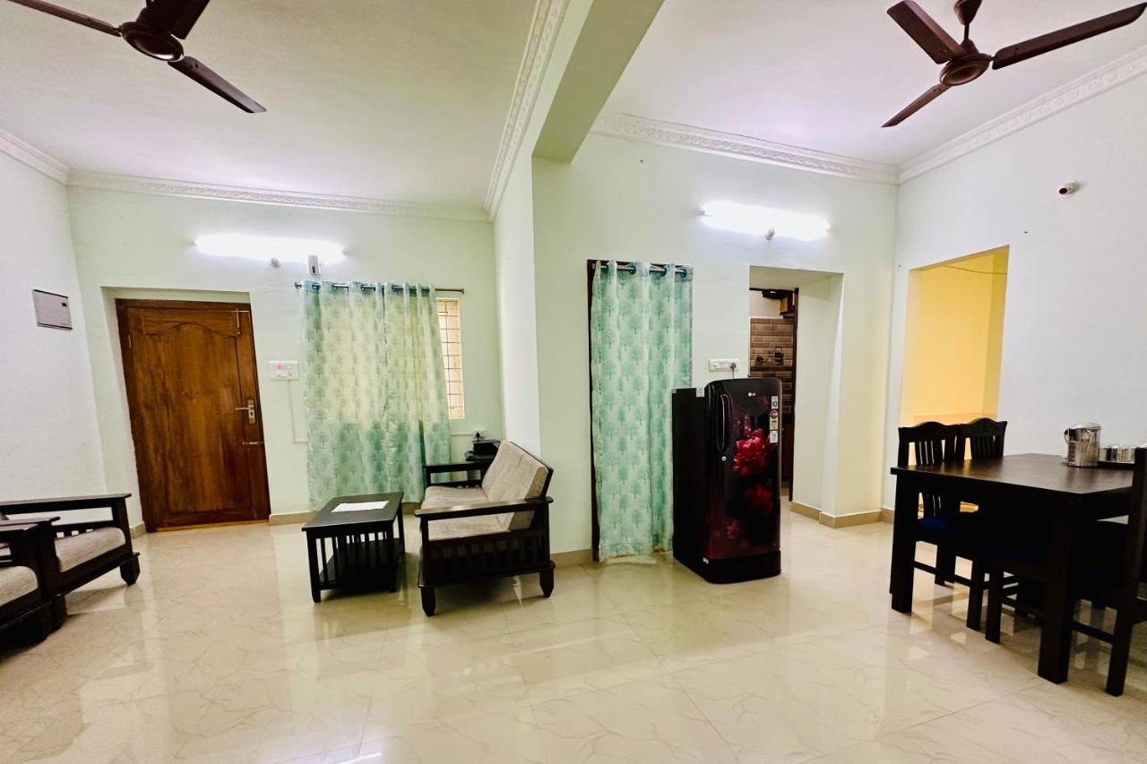 Apartment Truelife - Srs Residency - 2Bhk Ac Apartments For Families - 10 Minutes To Alipiri Gate By Direct Flyover - Walk To Ps4 Pure Veg Restaurant - Fast Wifi, Kitchen, Android Tv - 250 Jio Channels - Easy Access To Airport, Railway Station And To All Templ Tirupati