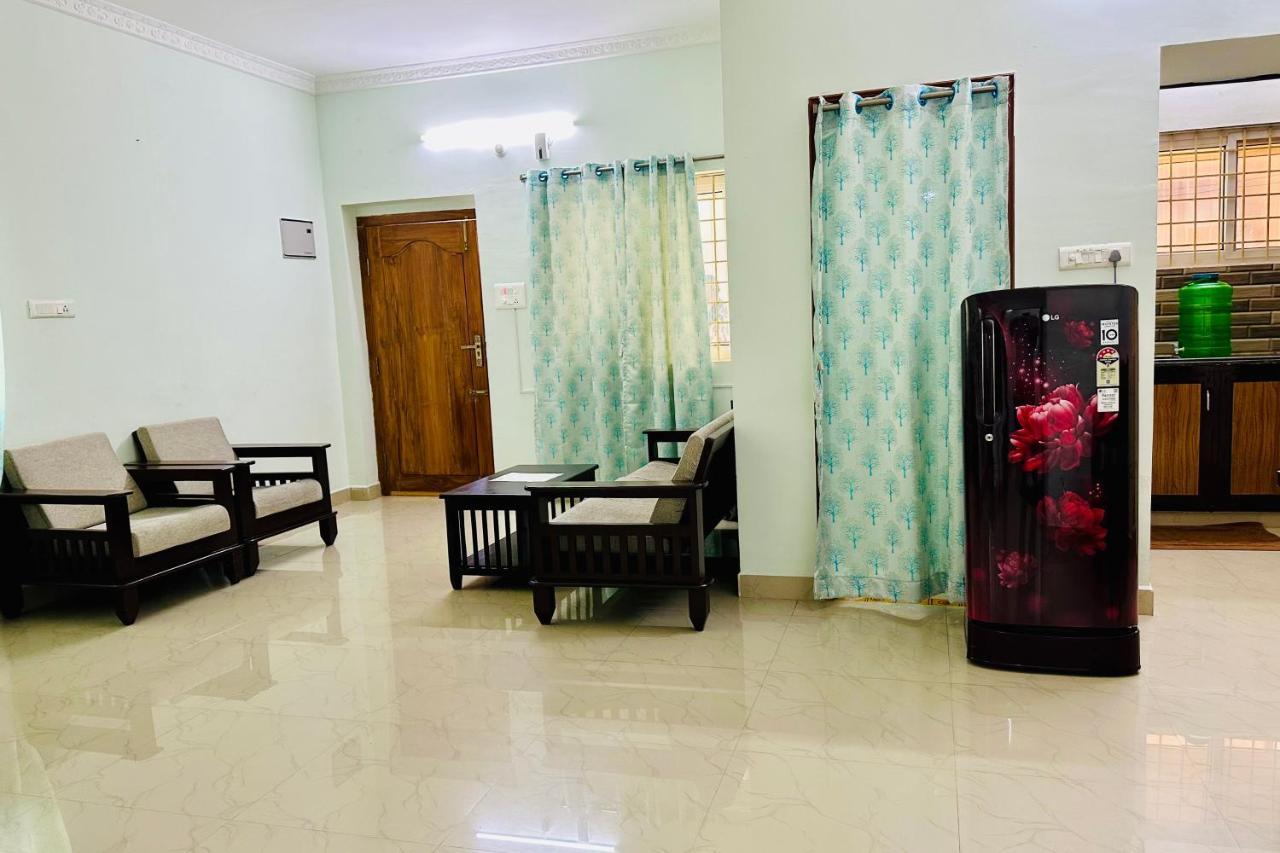Truelife - Srs Residency - 2Bhk Ac Apartments For Families - 10 Minutes To Alipiri Gate By Direct Flyover - Walk To Ps4 Pure Veg Restaurant - Fast Wifi, Kitchen, Android Tv - 250 Jio Channels - Easy Access To Airport, Railway Station And To All Templ Apartment Tirupati