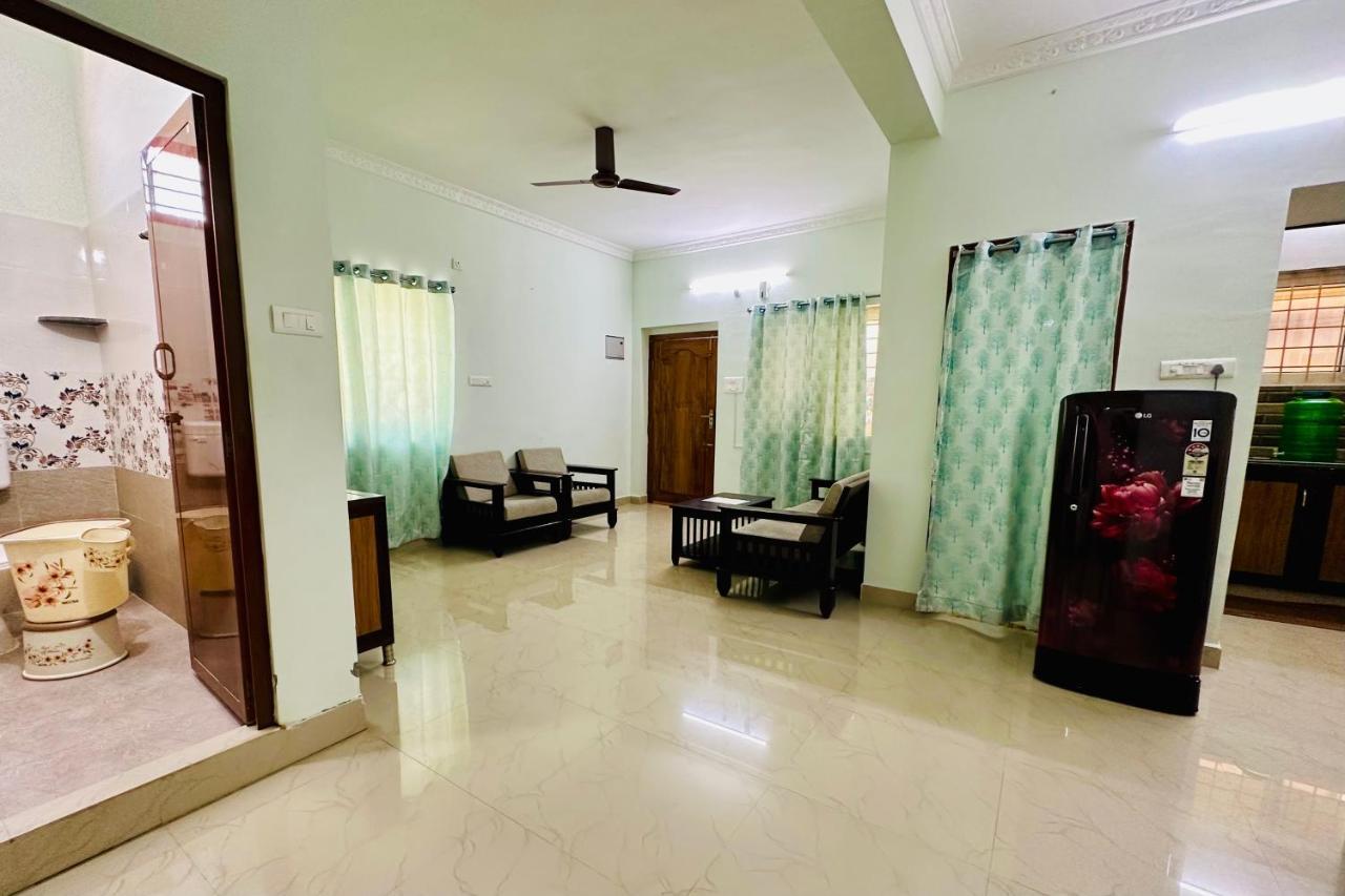 Truelife - Srs Residency - 2Bhk Ac Apartments For Families - 10 Minutes To Alipiri Gate By Direct Flyover - Walk To Ps4 Pure Veg Restaurant - Fast Wifi, Kitchen, Android Tv - 250 Jio Channels - Easy Access To Airport, Railway Station And To All Templ Apartment *