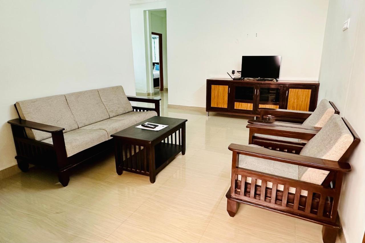 Truelife - Srs Residency - 2Bhk Ac Apartments For Families - 10 Minutes To Alipiri Gate By Direct Flyover - Walk To Ps4 Pure Veg Restaurant - Fast Wifi, Kitchen, Android Tv - 250 Jio Channels - Easy Access To Airport, Railway Station And To All Templ *
