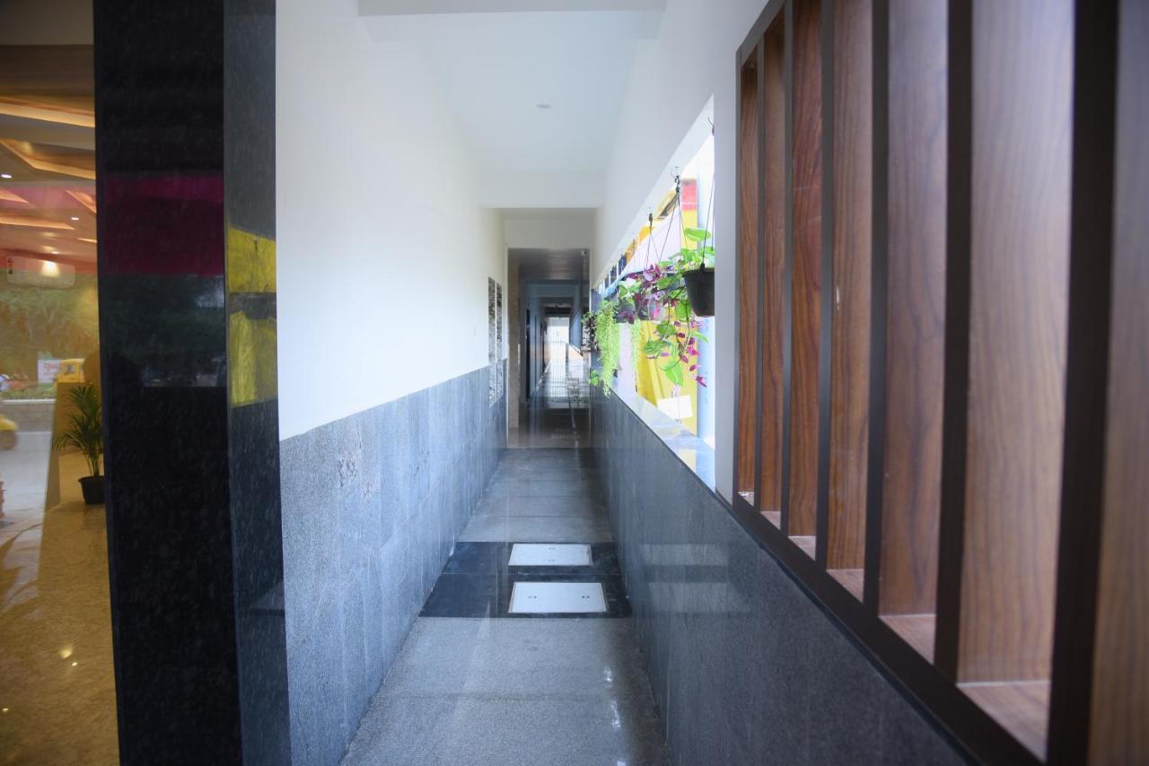 Pvk Residency, Hotel