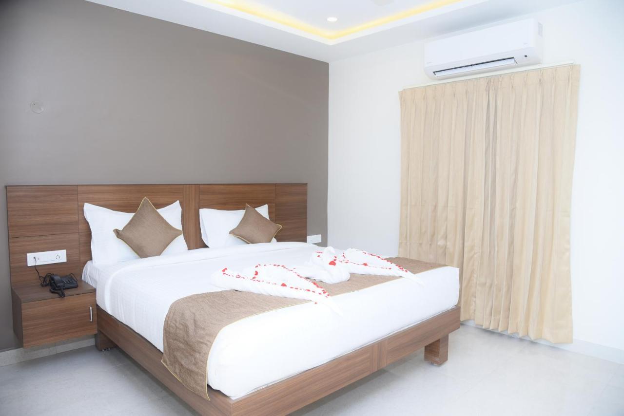 Pvk Residency, Hotel