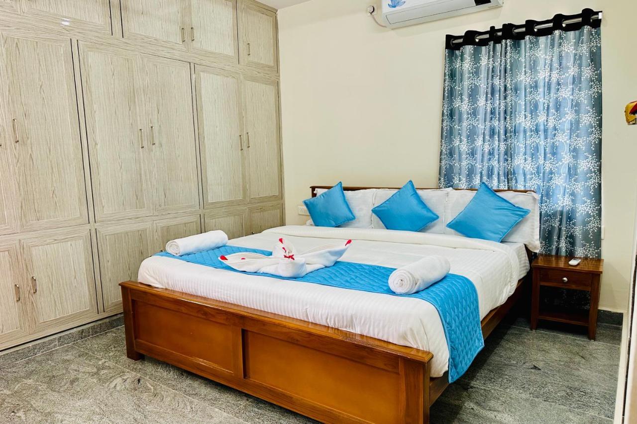 Truelife - Bhavya Manor - Breakfast - 2500 Sft Modern Homes For Family Stay - Garden With Flowers - Tirumala Mountain View - Fast Wifi - Peaceful Location - Many Restaurants Nearby - Large Hall, Ac Bedrooms, Kitchen - Android Tv - 250 Jio Channels