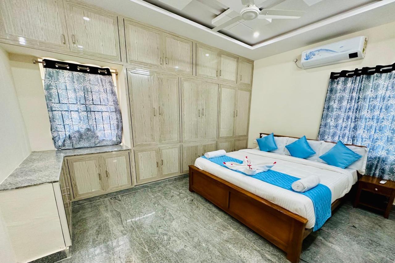 Apartment Truelife - Bhavya Manor - Breakfast - 2500 Sft Modern Homes For Family Stay - Garden With Flowers - Tirumala Mountain View - Fast Wifi - Peaceful Location - Many Restaurants Nearby - Large Hall, Ac Bedrooms, Kitchen - Android Tv - 250 Jio Channels