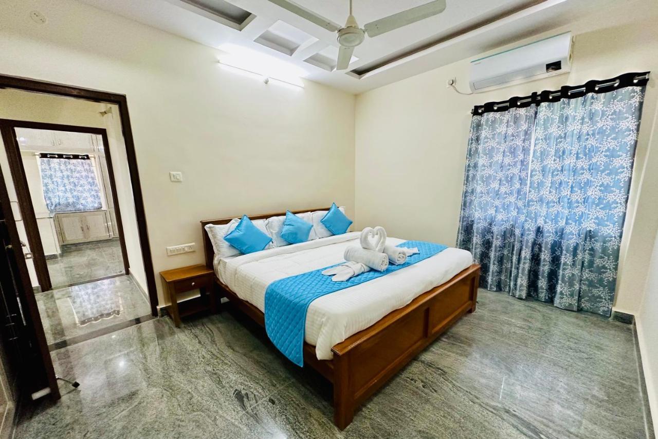 Apartment Truelife - Bhavya Manor - Breakfast - 2500 Sft Modern Homes For Family Stay - Garden With Flowers - Tirumala Mountain View - Fast Wifi - Peaceful Location - Many Restaurants Nearby - Large Hall, Ac Bedrooms, Kitchen - Android Tv - 250 Jio Channels Tirupati