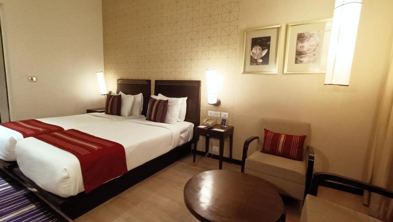Marasa Sarovar Premiere 5*