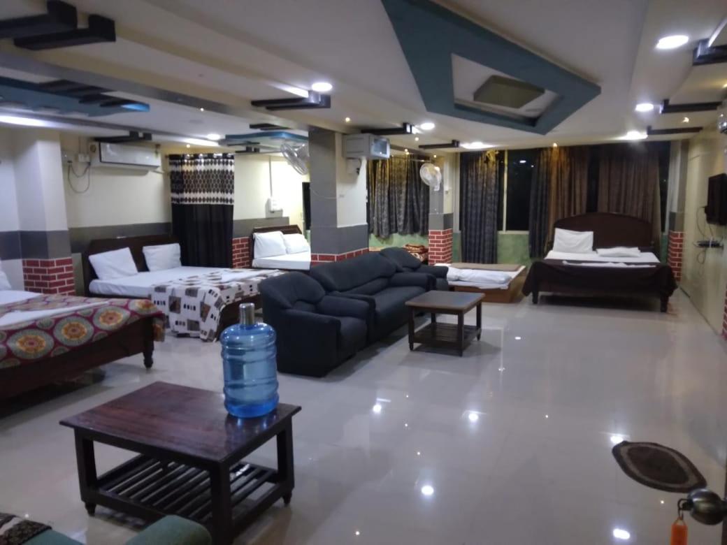 Haritha Apartments, Helpful Staff, Near Bus & Railway Station, Geyser, Tv, Priced Family-only In Tirupati, Big Families, Groups Welcome *