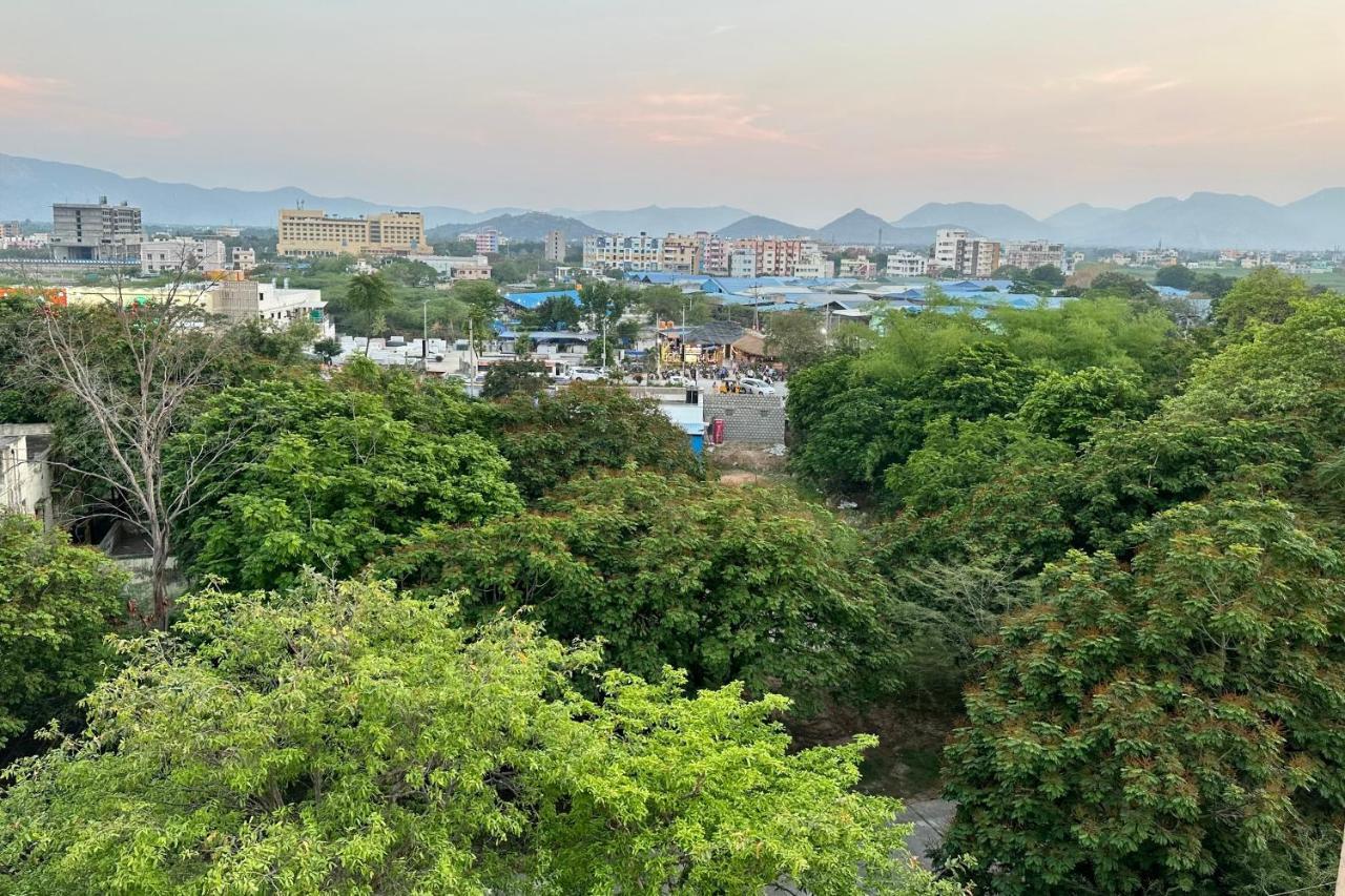 Apartment Truelife - Srs Residency - 2Bhk Ac Apartments For Families - 10 Minutes To Alipiri Gate By Direct Flyover - Walk To Ps4 Pure Veg Restaurant - Fast Wifi, Kitchen, Android Tv - 250 Jio Channels - Easy Access To Airport, Railway Station And To All Templ