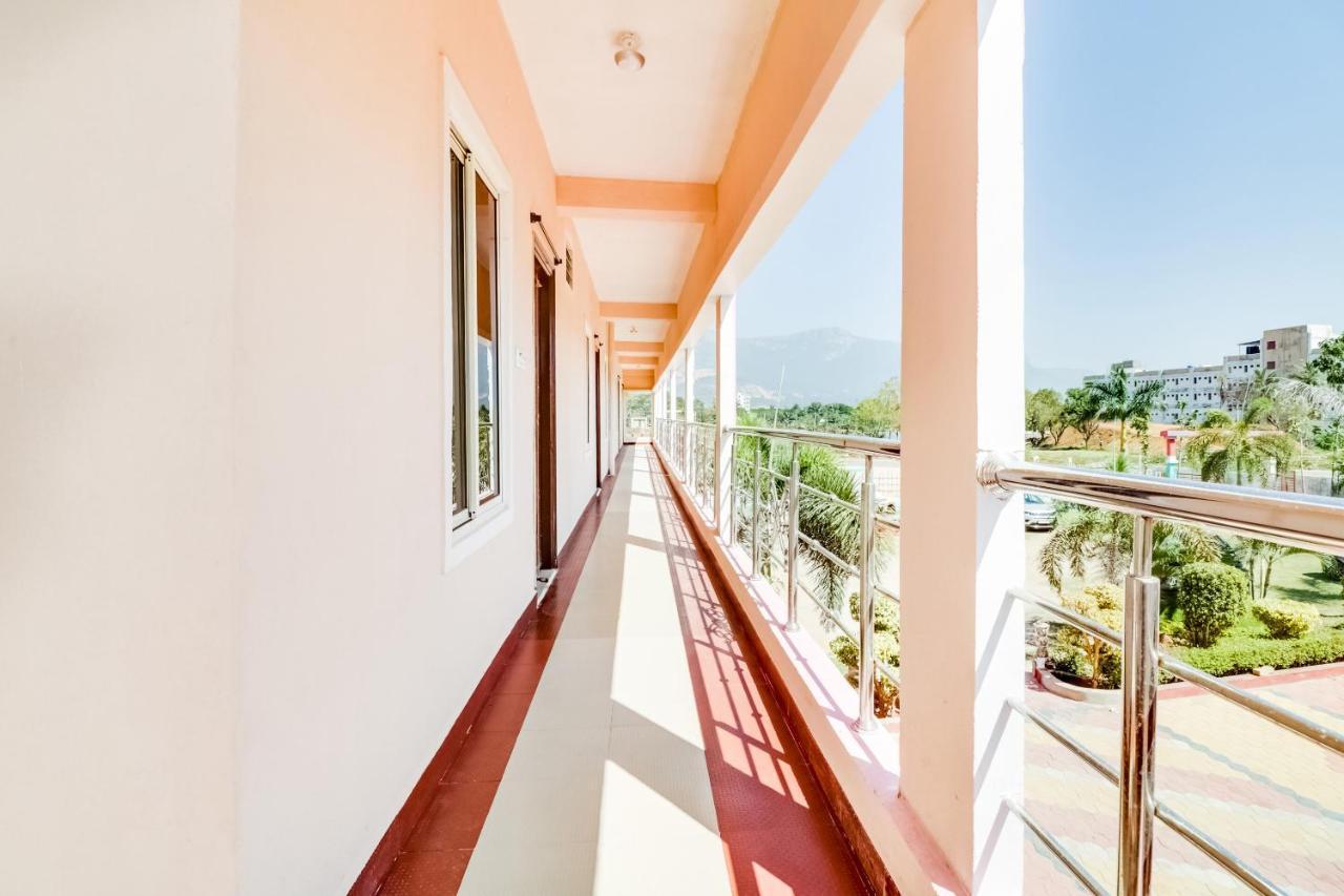 Oyo 68320 Bgr Residency Hotel Tirupati