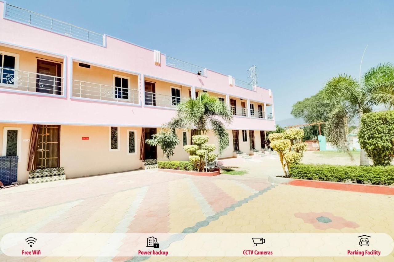 Hotel Oyo 68320 Bgr Residency 3*